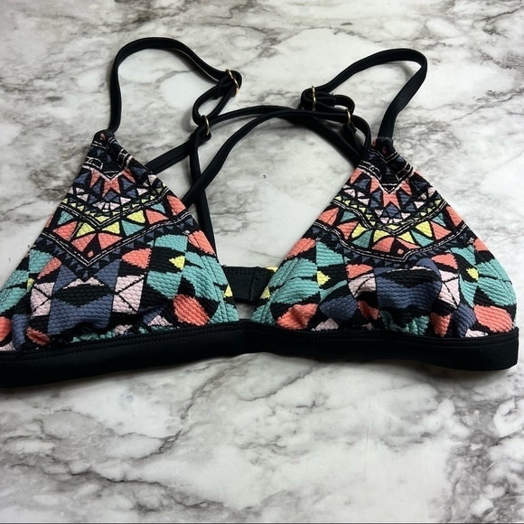❤️ Xhilaration Triangle Bikini Top - Picture 1 of 6